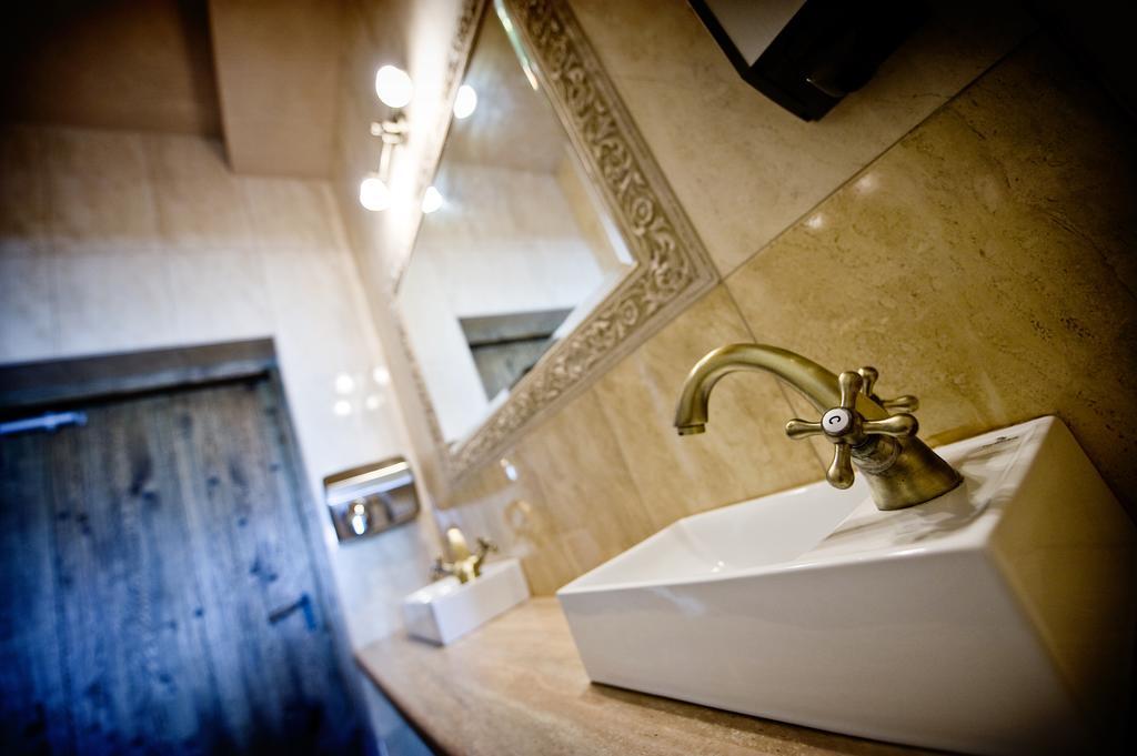 Karczma Biesiadna Bed & Breakfast Dalnia Екстериор снимка