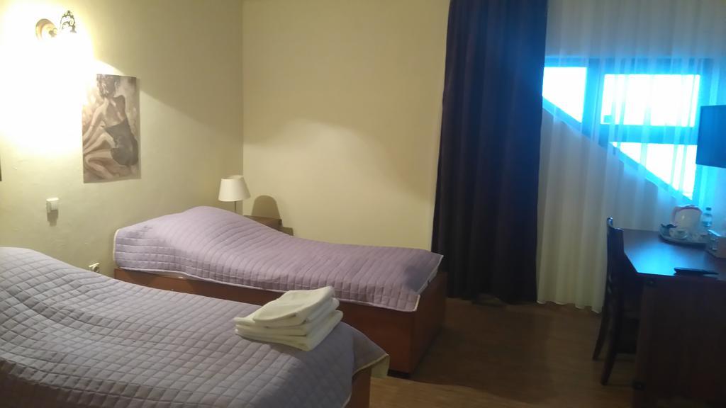 Karczma Biesiadna Bed & Breakfast Dalnia Екстериор снимка