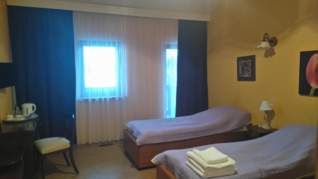 Karczma Biesiadna Bed & Breakfast Dalnia Екстериор снимка