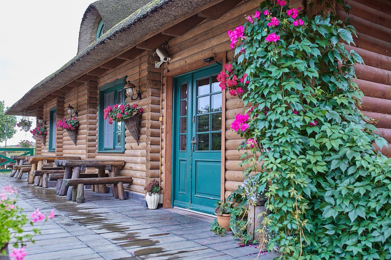 Karczma Biesiadna Bed & Breakfast Dalnia Екстериор снимка