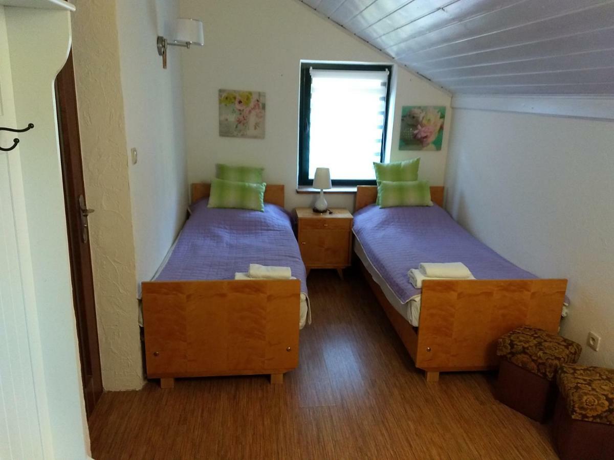 Karczma Biesiadna Bed & Breakfast Dalnia Екстериор снимка