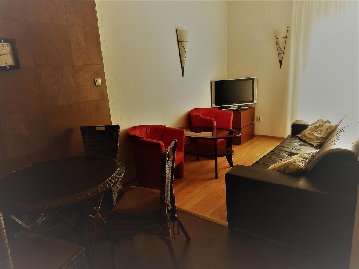 Karczma Biesiadna Bed & Breakfast Dalnia Екстериор снимка